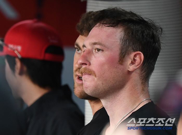 Coach Kim Sun-bin's injury KIA is so hard to solve, 2 consecutive losses to KT...Ko Young-pyo's 7-inning good pitching  Blameful replacement  Kim Sun-bin's injury KIA is not going well, 2 consecutive losses to KT...Go Young-pyo, seven innings of good pitching 