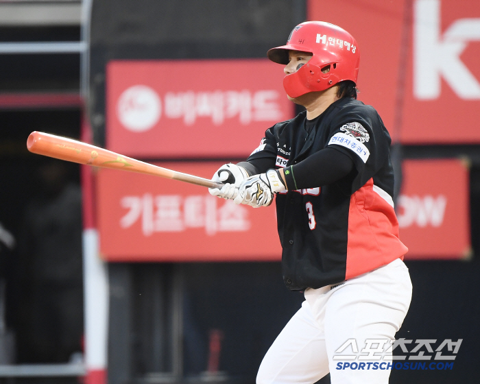 Coach Kim Sun-bin's injury KIA is so hard to solve, 2 consecutive losses to KT...Ko Young-pyo's 7-inning good pitching  Blameful replacement  Kim Sun-bin's injury KIA is not going well, 2 consecutive losses to KT...Go Young-pyo, seven innings of good pitching 
