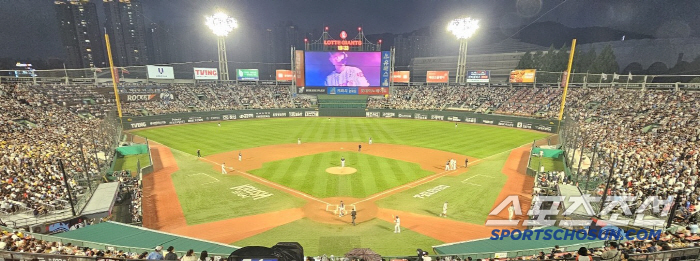 Despite yesterday's loss at 917, fans were full. The world's largest karaoke room sold out 12G in a row 