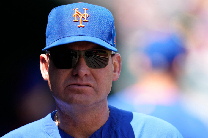 Did you scold him for a walk? Soto is a human being, and he's 26 now. The Mets manager was busy defending himself