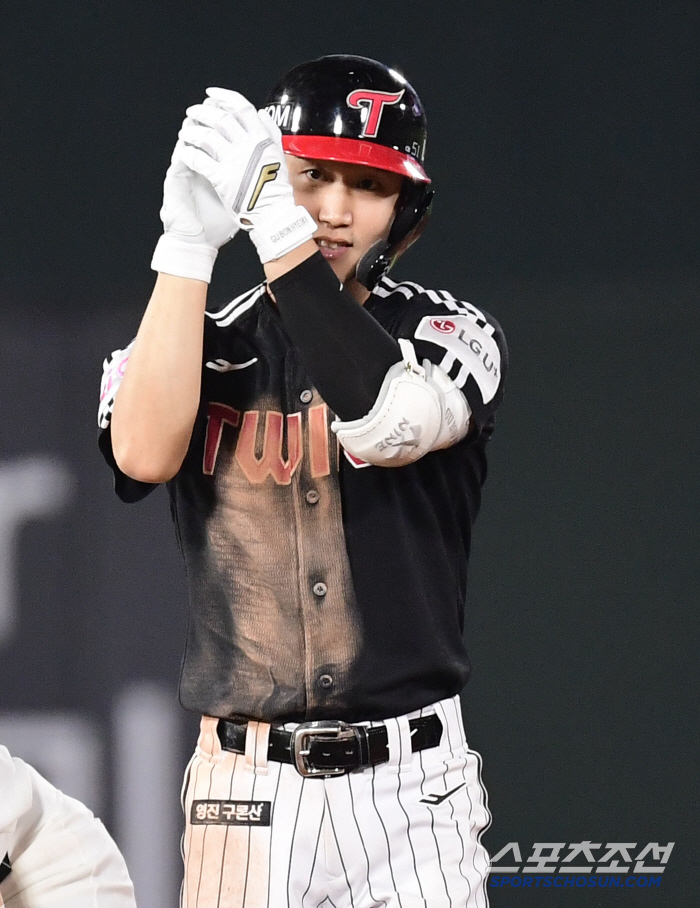 Elotrasico's essence LG Lotte drew 77 after a three-hour, 56-minute battle in the 11th inning. Lee Young-bin with two home runs and Ko Seung-min tied for two-run shot was thrilling 