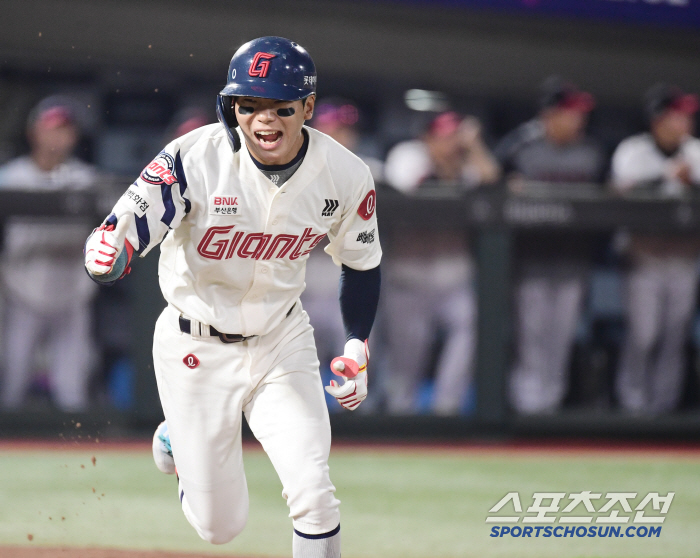 Elotrasico's essence LG Lotte drew 77 after a three-hour, 56-minute battle in the 11th inning. Lee Young-bin with two home runs and Ko Seung-min tied for two-run shot was thrilling 