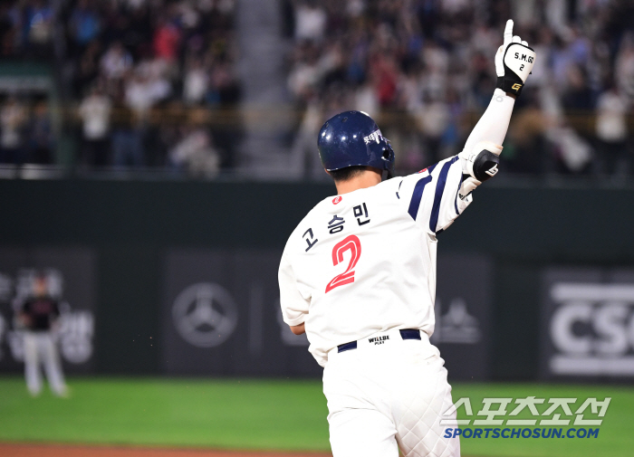Elotrasico's essence LG Lotte drew 77 after a three-hour, 56-minute battle in the 11th inning. Lee Young-bin with two home runs and Ko Seung-min tied for two-run shot was thrilling 