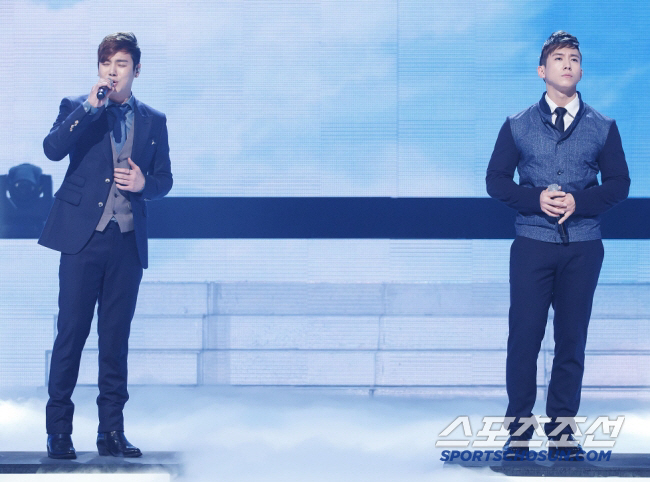Hwanhee and Brian are saying goodbye to each other I copied him like a beggar. I got mad