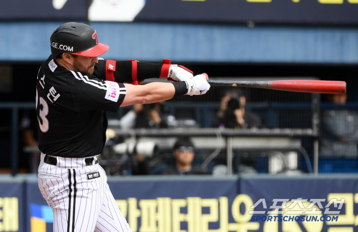 I'll try to win 600 games. Moon Sung-joo's first top hitter. Austin, Park Dong-won return to the starting lineup 