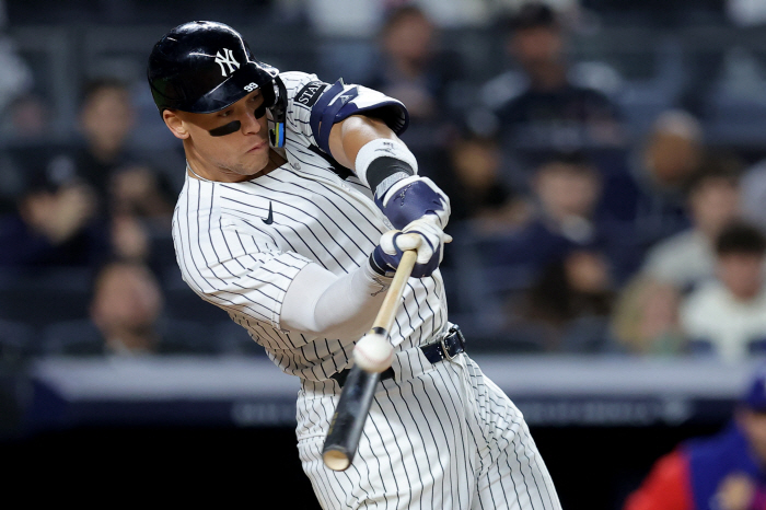 It's not even 100 meters away, but a home run? Judge chases his 16th shot of the season with the shortest distance of 331 career shots, one behind Otanishwaber