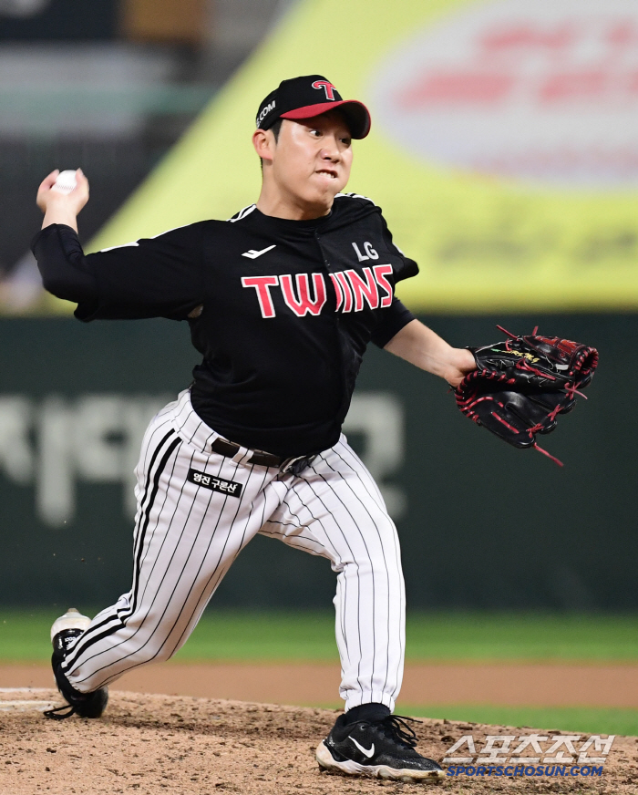 It's not a hold, it's not a save, but it becomes a scene stealer on the first day of Elotrasico. The No. 1 team in batting average is having a hard time without getting a zero on the sidearm. 