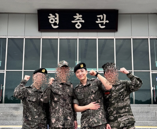 ♥ Kim Yeon-ah embroidered in the military uniforms of the whole countryThank you for a year and a half