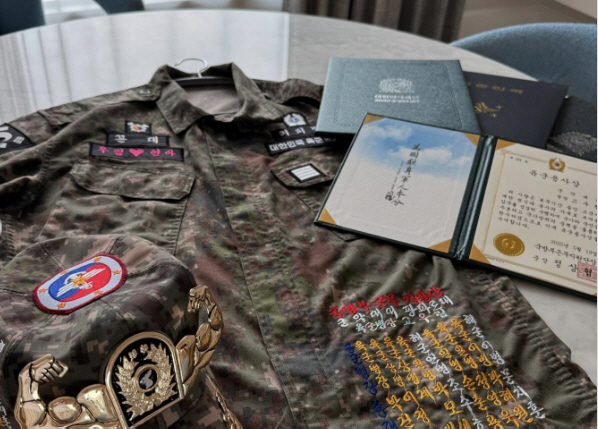 ♥ Kim Yeon-ah embroidered in the military uniforms of the whole countryThank you for a year and a half
