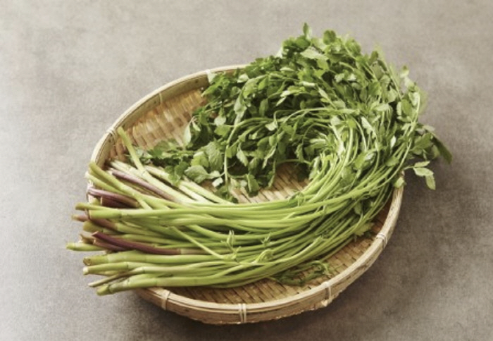 Korean water parsley dish in line in Japan...It's good for taste and smell as well as for this