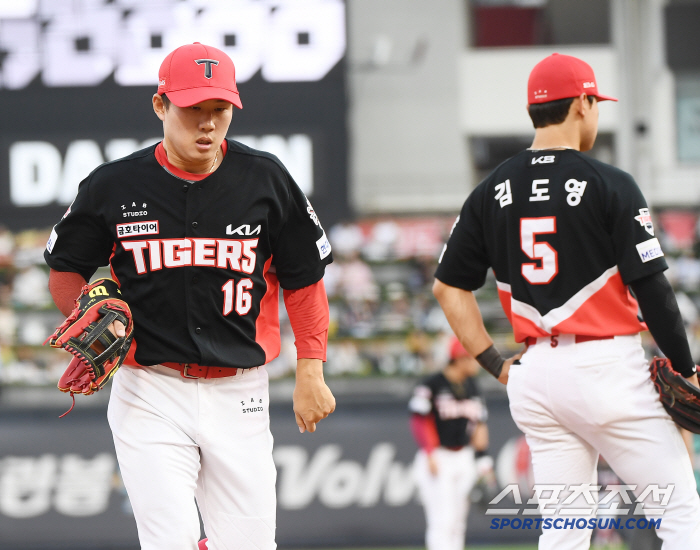 Lee Beom-ho came in and got really angry, a ridiculous error Choi Won-joon replaced the reprimand in the first inning