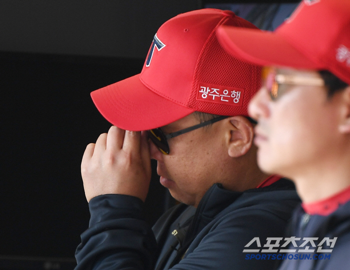 Lee Beom-ho came in and got really angry, a ridiculous error Choi Won-joon replaced the reprimand in the first inning