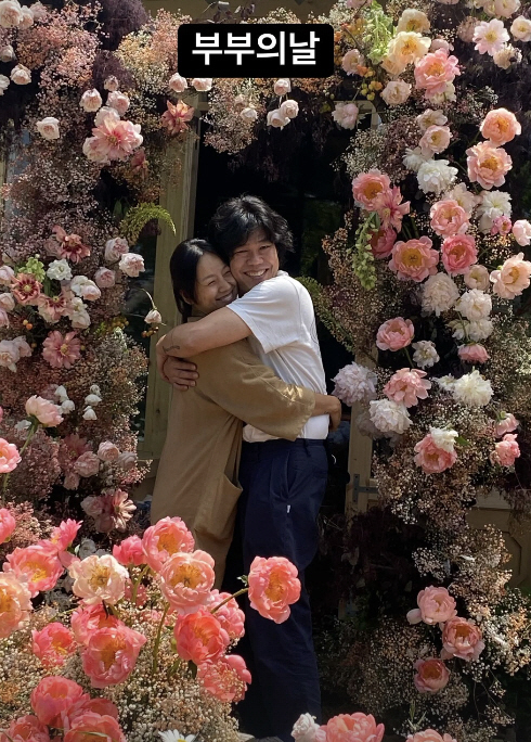 Lee Hyo-ri ♥ Lee Sang-soon couple's day hug...a team that has been newly married for 13 years