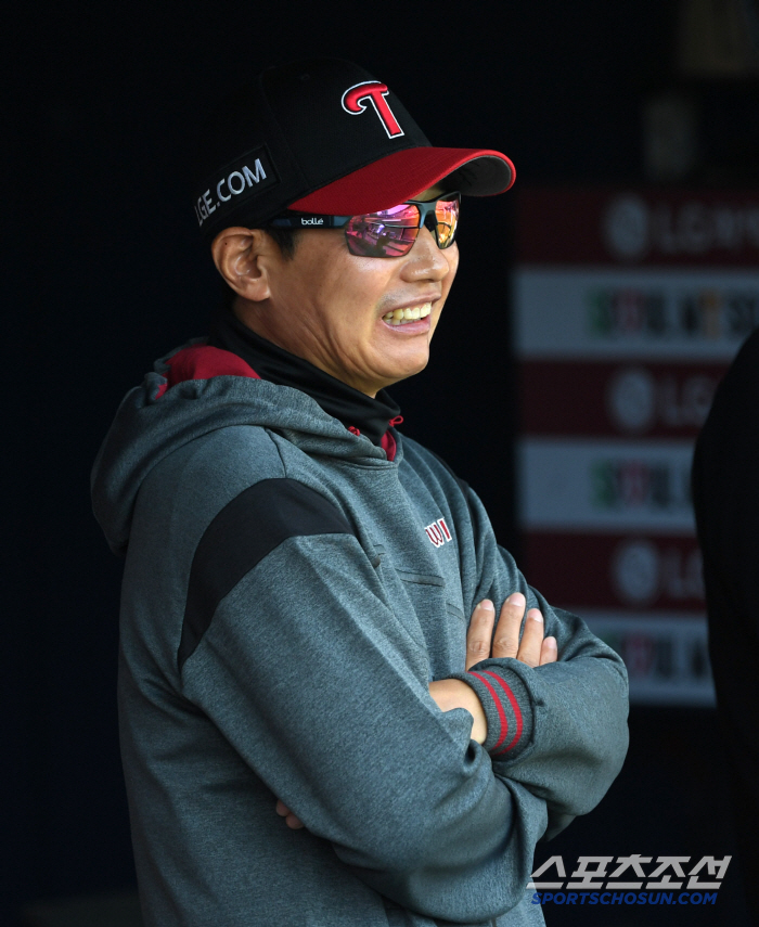 LG coach Yeom Kyung-yeop, who is third in the active multiple wins, has one win up to 600 wins...Will he be able to win 739 games against Kim Tae-hyung