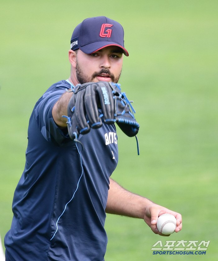 Lotte Gamboa's first real game. A slow fastball is 150 kilometers away. My heart becomes magnificent. 4K scoreless in 3 innings. Next week's debut against Samsung 