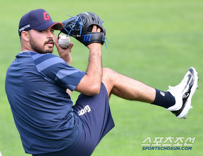 Lotte Gamboa's first real game. A slow fastball is 150 kilometers away. My heart becomes magnificent. 4K scoreless in 3 innings. Next week's debut against Samsung 