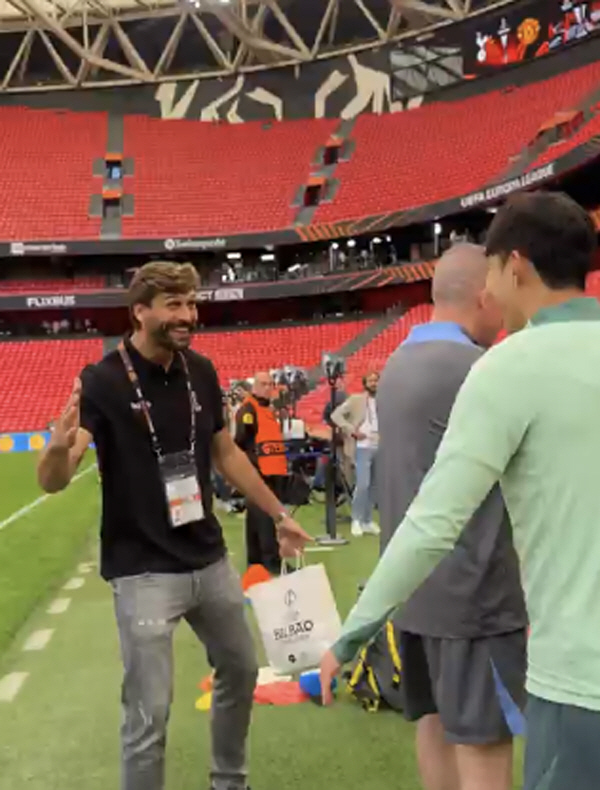 Nice to meet you, Heung-min. The Lion King, who shared a hot hug with SON, breathed the winning energy into Tottenham like a family I'm rooting for you!