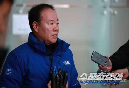 Notice of absurd dismissal  No specific reason. Unconventional replacement of KT's head coach. What is the specific reason for the dismissal?