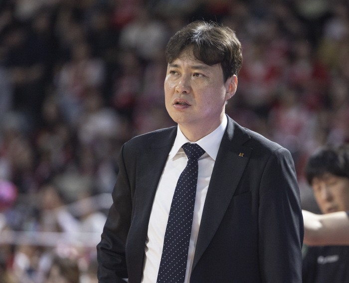 Notice of absurd dismissal  No specific reason. Unconventional replacement of KT's head coach. What is the specific reason for the dismissal?