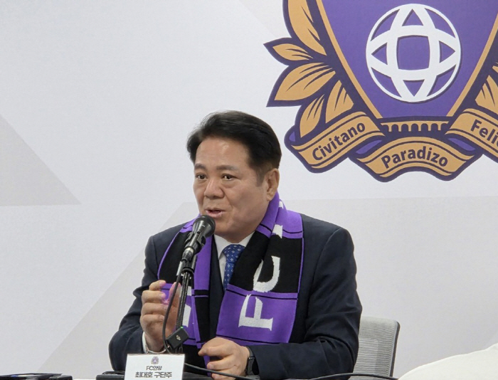  Controversy raised over the decision → Press conference on controversial owner Choi Dae-ho who shot a corporate team, refer to the F.C.A. Anyang reward and punishment committee