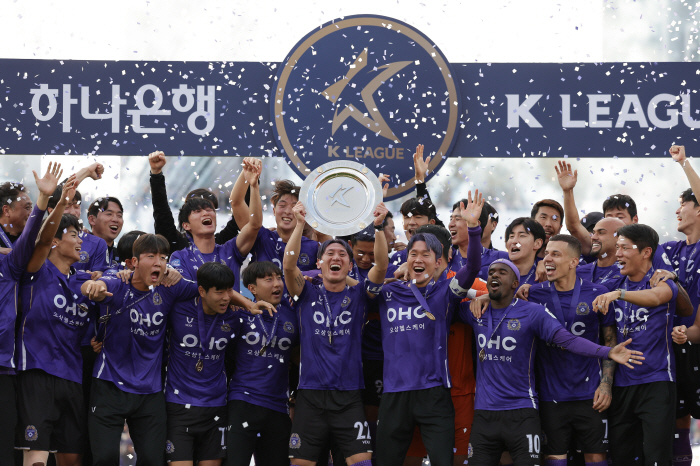  Controversy raised over the decision → Press conference on controversial owner Choi Dae-ho who shot a corporate team, refer to the F.C.A. Anyang reward and punishment committee