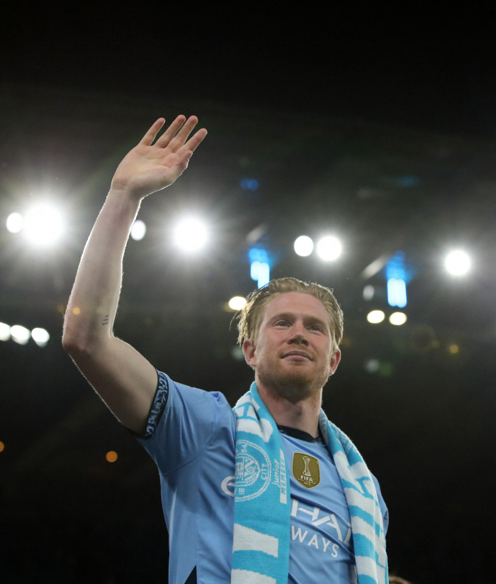  A statue of Living Legend leaving Manchester for the breakup of tears will be built...Aggressive recruitment of Napoli → Let's be together for three years