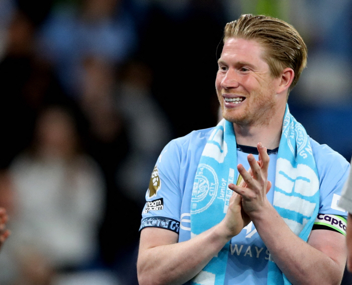  A statue of Living Legend leaving Manchester for the breakup of tears will be built...Aggressive recruitment of Napoli → Let's be together for three years