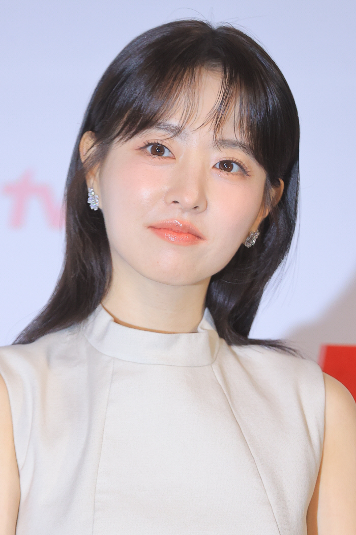 Park Bo-young of unknown Seoul, how do you feel about trying to dye your hair..Director's opinion