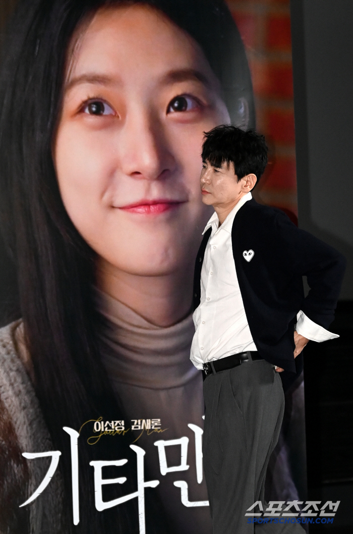  Director Lee Seon-jeong enters photo time