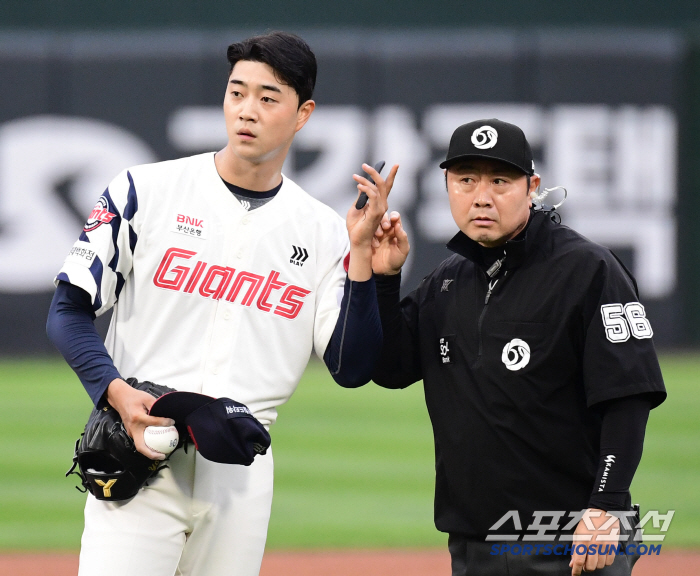 Pitchcom equipment sprayed Yoon Sung-bin, a painful finger for 9 years, 157km there, but he couldn't shake the tension (Busan site)