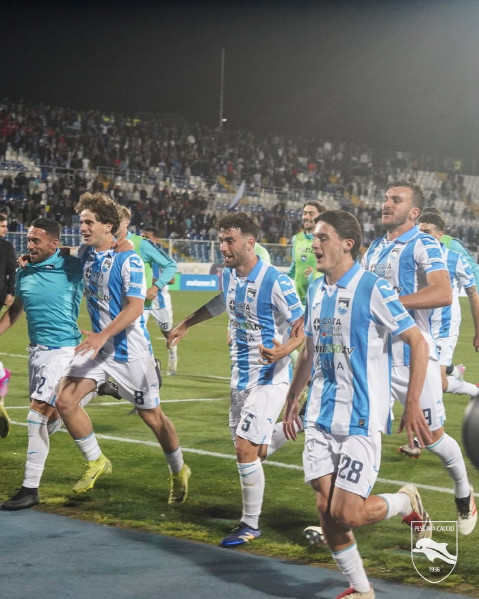 The romance is alive Wackle MF, a former teammate of Lee Kang-in, invested 2 billion won to take over his former team that crashed in the third division