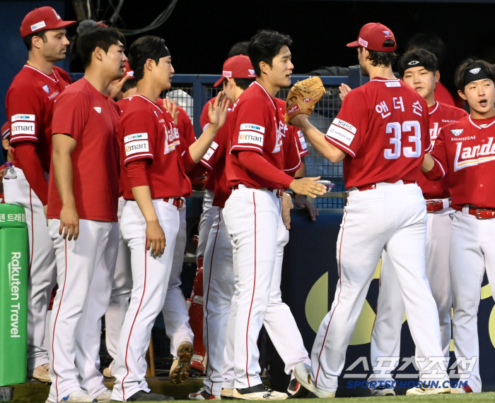 SSG has won four consecutive games, and Doosan has won all four games...Securing 4 consecutive wins 