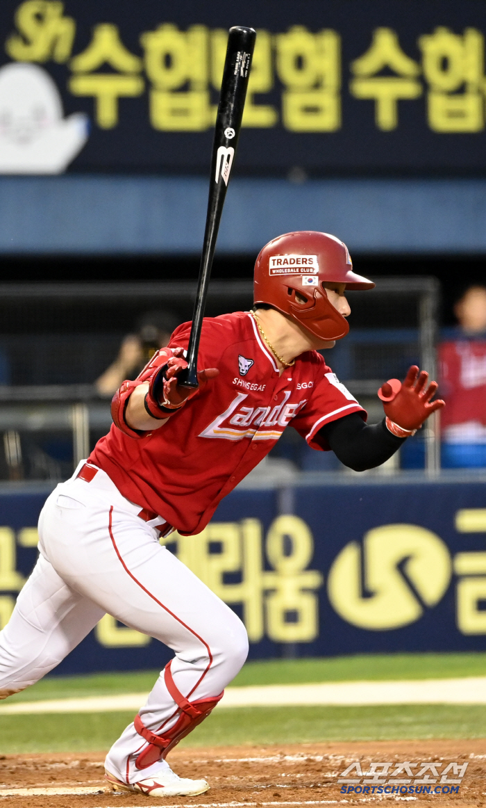 SSG has won four consecutive games, and Doosan has won all four games...Securing 4 consecutive wins 
