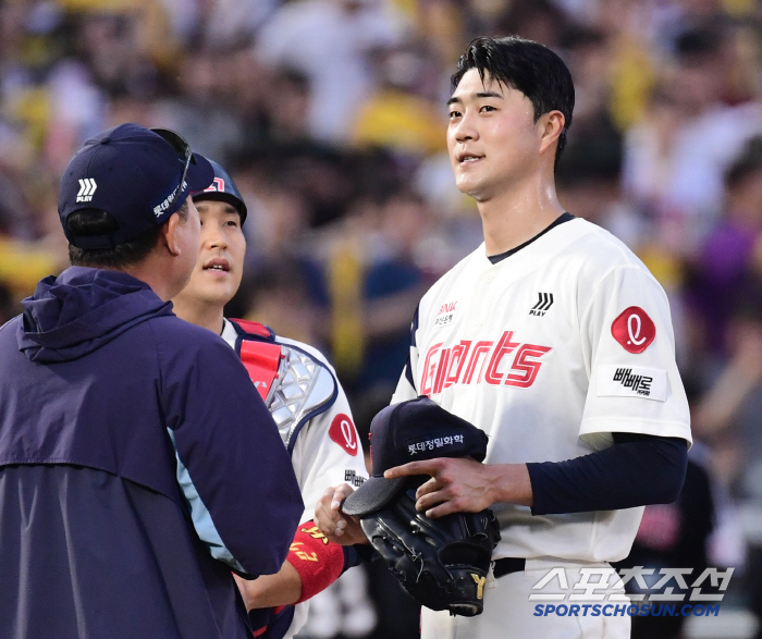 To turn a blind eye to ABS, he cheers for the strikeout of 157km 3 pitches → 6 walks and 9 runs. What should I do anymore with the 9th-year fireball prospect? 
