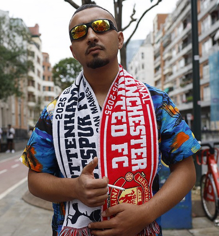 Tottenham X Manchester United Half and Half Scarf. Is this possible? Europa Final Kick-Off Live, Bilbao Festive Crucible