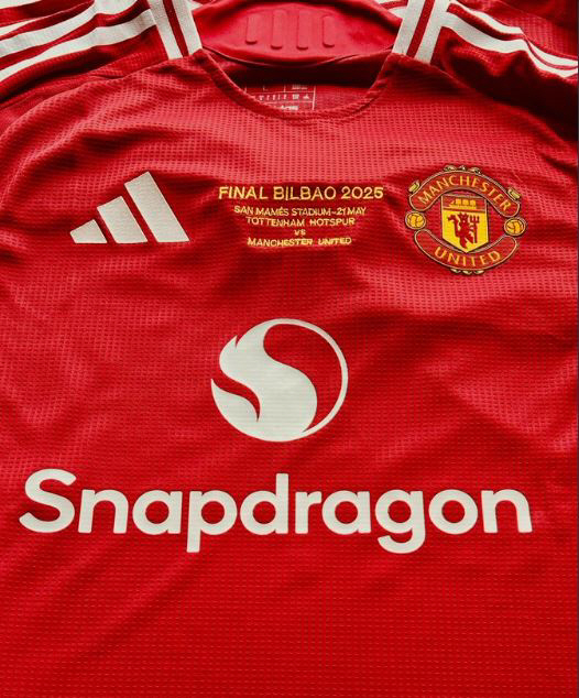 Tottenham X Manchester United Half and Half Scarf. Is this possible? Europa Final Kick-Off Live, Bilbao Festive Crucible