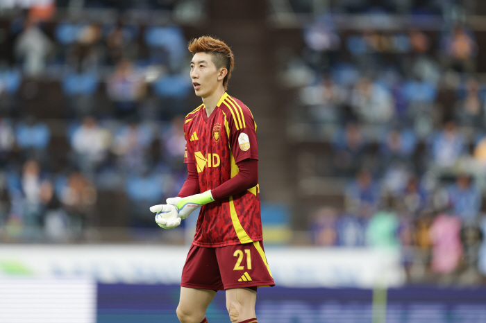 Ulsan Gatekeeper Cho Hyun-woo, against Gimcheon, recorded the 100th clean sheet in the K League 1 record