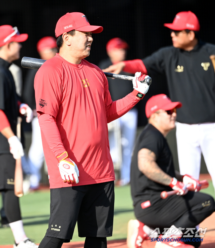 When I'm chased? I need to rest...Lee Woo-sung Missing Home Run and RBI Why Coach Lee Bum-ho sat on the bench (Suwon Field)