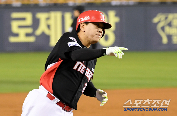 When I'm chased? I need to rest...Lee Woo-sung Missing Home Run and RBI Why Coach Lee Bum-ho sat on the bench (Suwon Field)