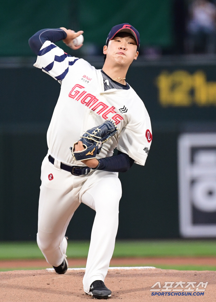 154km fastball  143km slider two pitch is enough. Lee Min-seok allowed four runs in five innings in the first year of 22 years, in front of his first start win (Busan site)