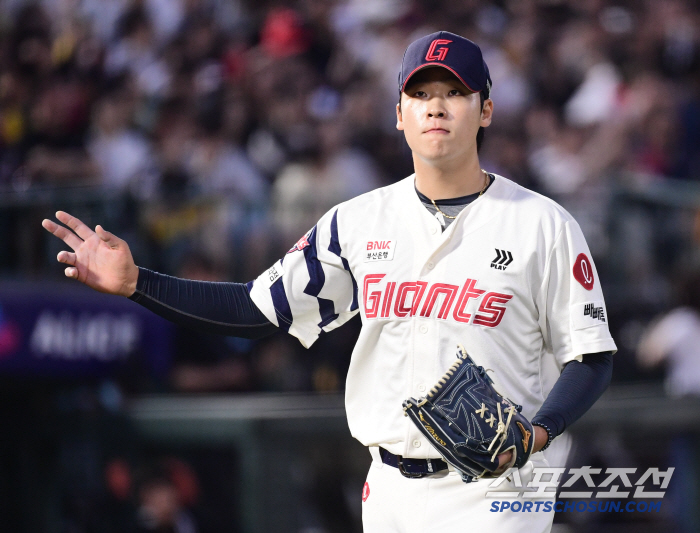 154km fastball  143km slider two pitch is enough. Lee Min-seok allowed four runs in five innings in the first year of 22 years, in front of his first start win (Busan site)