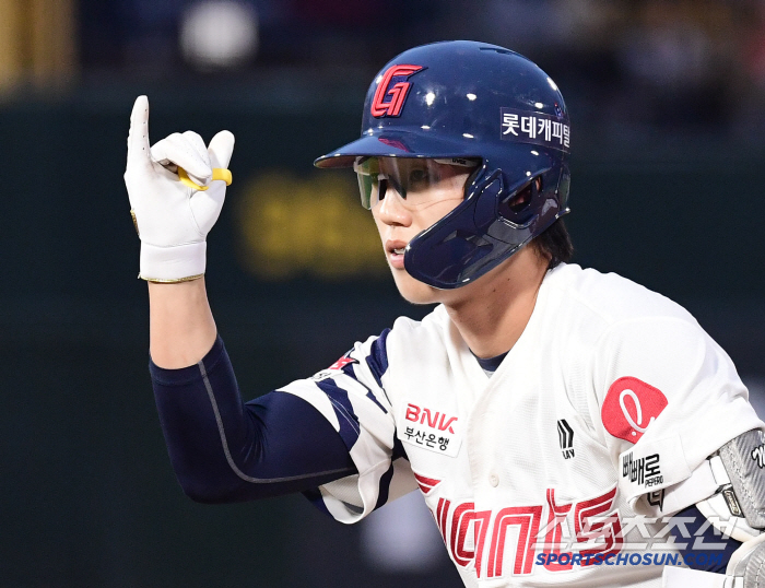17 hits → 15 hits → 13 hits Lotte, which never gets tired, is the only second place. 11-4 Big win, 2G to LG. Lee Minseok's first start win. 