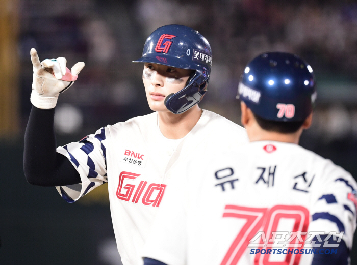 17 hits → 15 hits → Lotte will break out again today. Na Seung-yup No. 5 and Yoon Dong-hee No. 6, who had three hits yesterday, went up one notch 