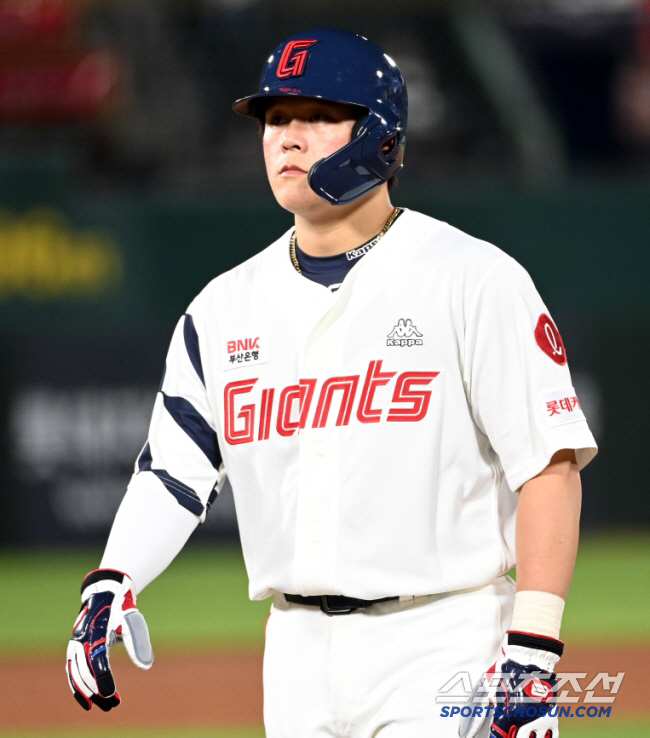 45 professional players, including Kook Hae-sung and Moon Sung-hyun, will participate in the KBO Dream CUP Independent Baseball Competition to open