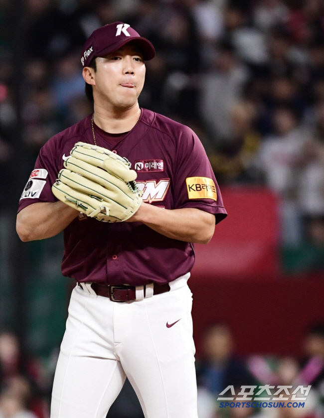 45 professional players, including Kook Hae-sung and Moon Sung-hyun, will participate in the KBO Dream CUP Independent Baseball Competition to open