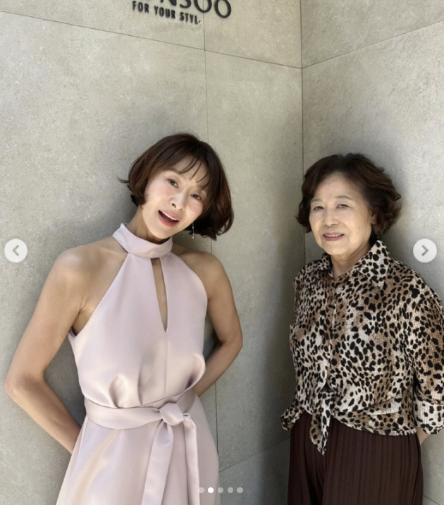 '52-year-old' Ye Ji-won, '90-year-old' and 'Gene while friends.'