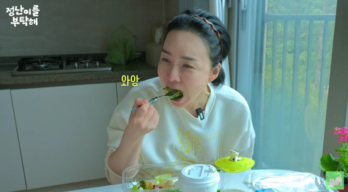 54 years old Kim Jung-nan, harsh self-care..Remove the raisins from the salad and you'll gain weight
