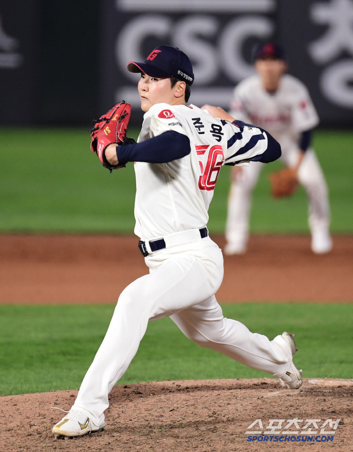 After Kim Won-joong in the 9th episode, who? Choi Jun-yong, 152 km, has no hit in two innings. Lotte's bullpen gets stronger 