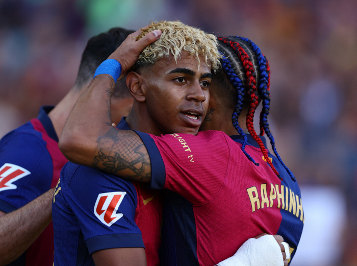 At the age of 17, 25 goals and 28 assists → Give me the highest salary for the teamSupernova's enormous mettle that shook Europe