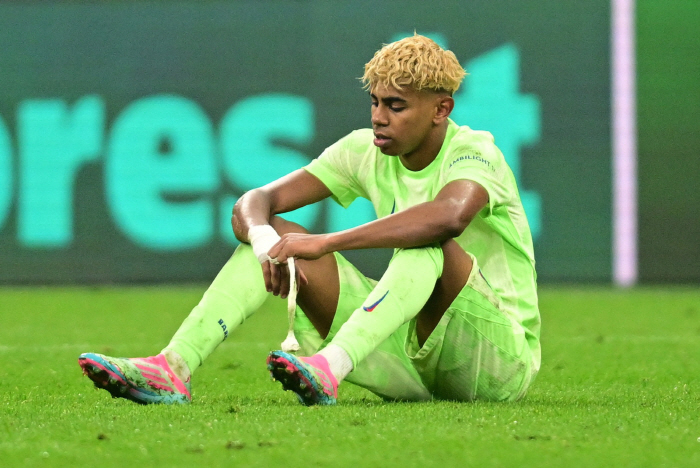 At the age of 17, 25 goals and 28 assists → Give me the highest salary for the teamSupernova's enormous mettle that shook Europe